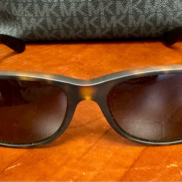 Brand New Polarized Rayban Wayfarers, mint condition. - Picture 4 of 6